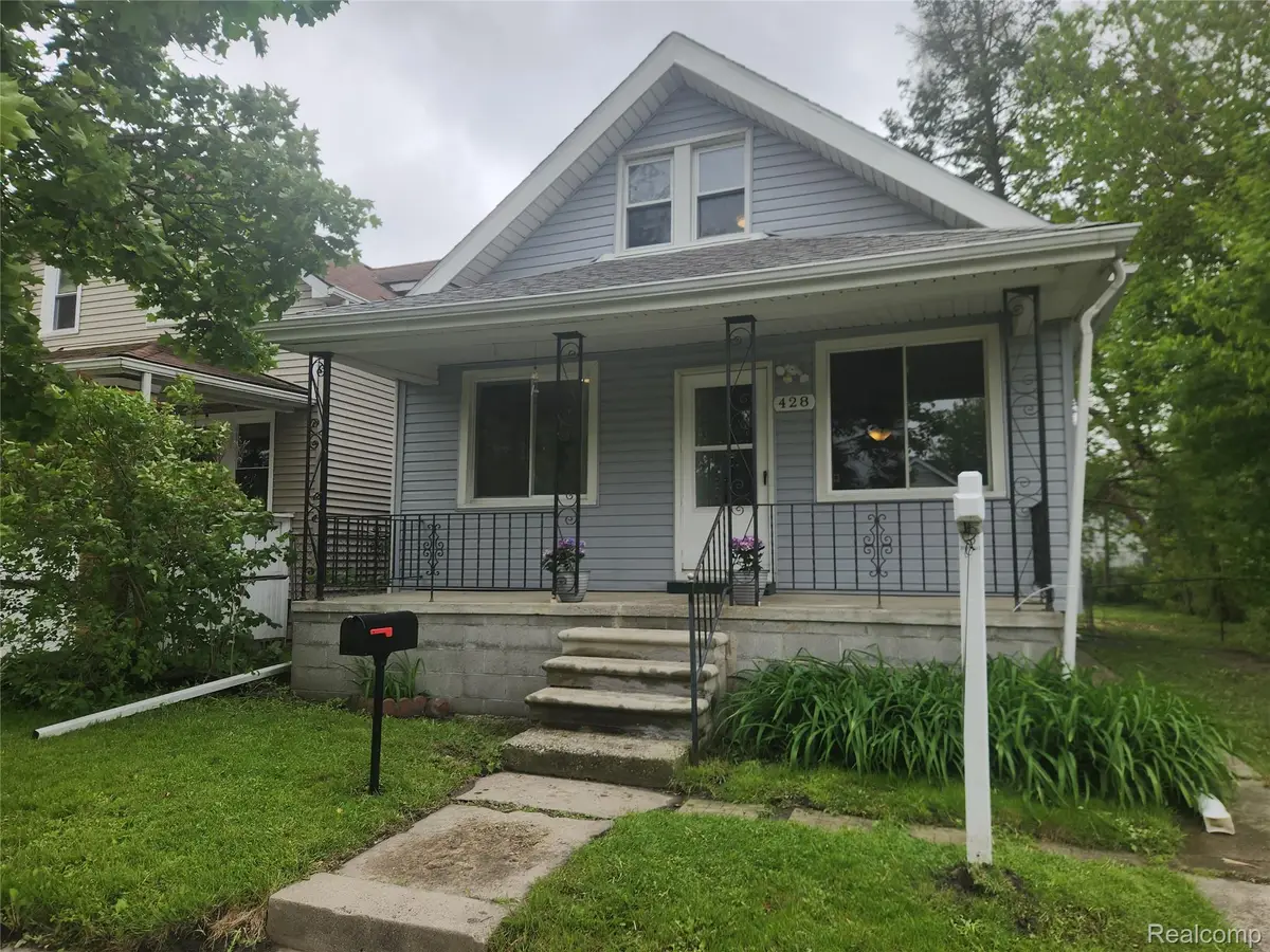 428 E Milton Avenue, Hazel Park, MI 48030 - #1