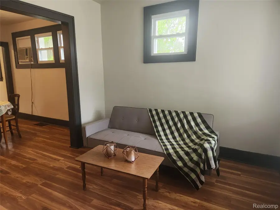 428 E Milton Avenue, Hazel Park, MI 48030 - #3