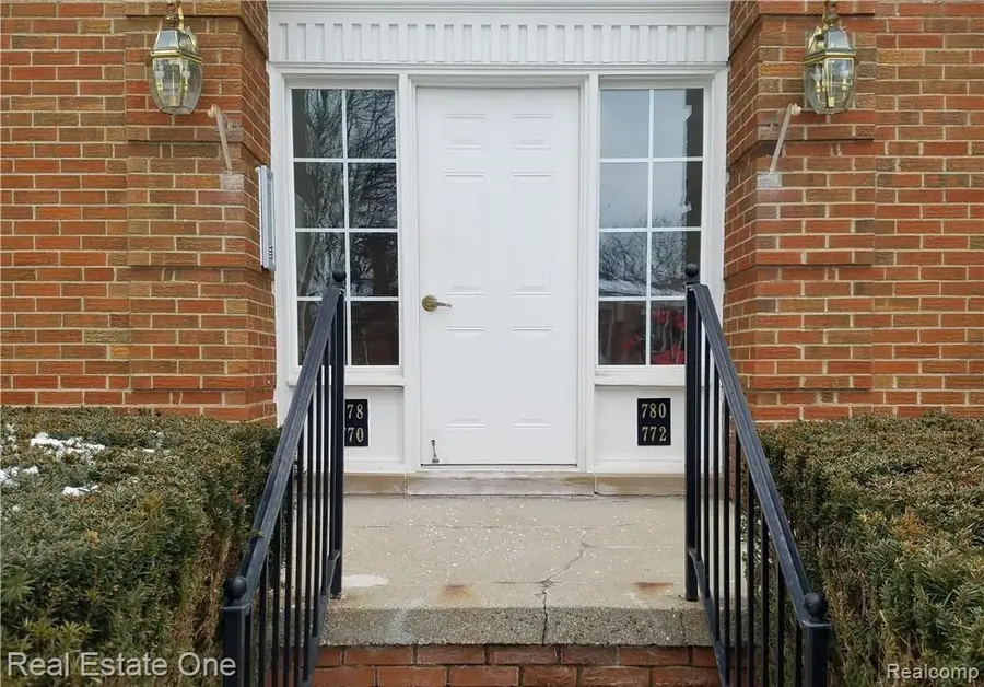 780 E Fox Hills Drive, Bloomfield, MI 48304 - #2