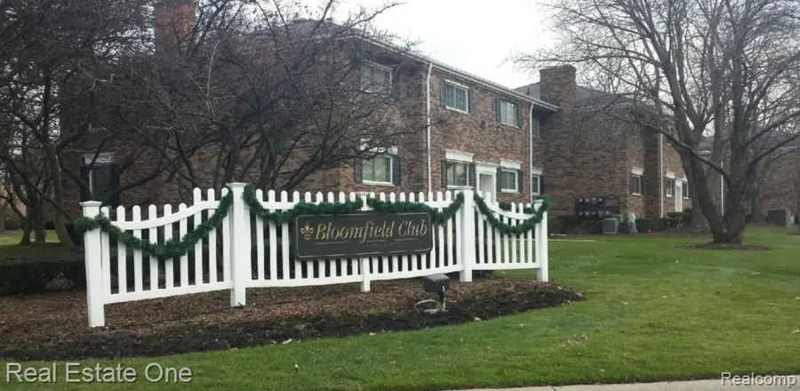 780 E Fox Hills Drive, Bloomfield, MI 48304 - #3