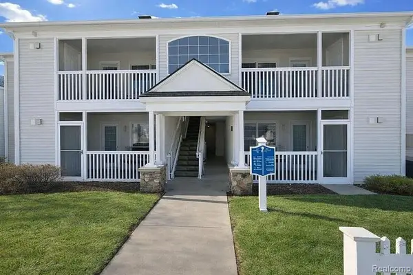 2775 S Knightsbridge Circle, AnnArbor, MI 48105