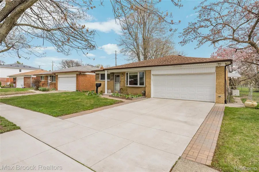 27916 Walker Avenue, Warren, MI 48092 - #2