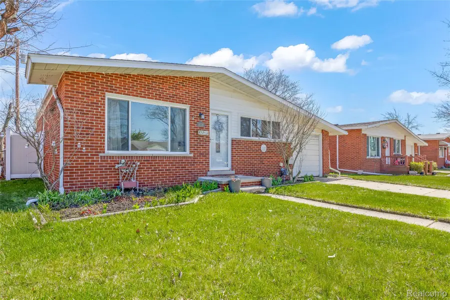 8138 Hillcrest Boulevard, Westland, MI 48185 - #2