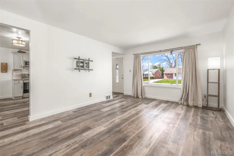 8138 Hillcrest Boulevard, Westland, MI 48185 - #3