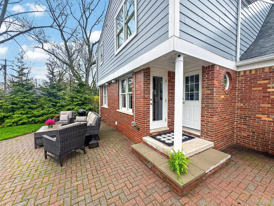 16265 Locherbie Avenue, Beverly Hills, MI 48025 - #3