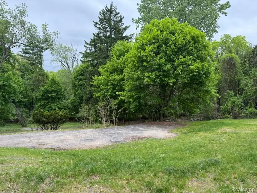5050 Ponvalley Road, Bloomfield, MI 48302 - #3