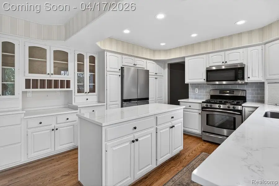 3679 Heatherwood Court, Rochester Hills, MI 48309 - #2