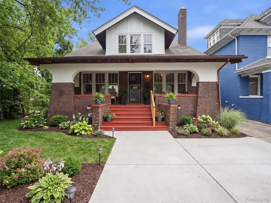 563 Chalmers Street, Detroit, MI 48215 - #2