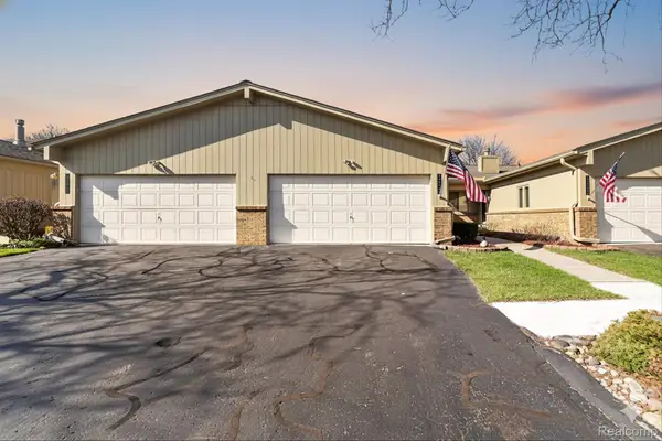 12342 Pinecrest Drive, Plymouth, MI 48170