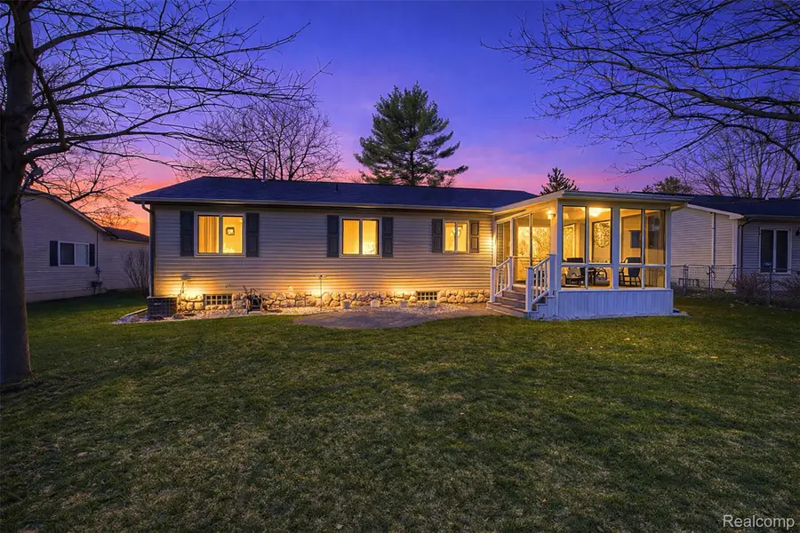 3174 Pirrin Drive, Waterford, MI 48329 - #2