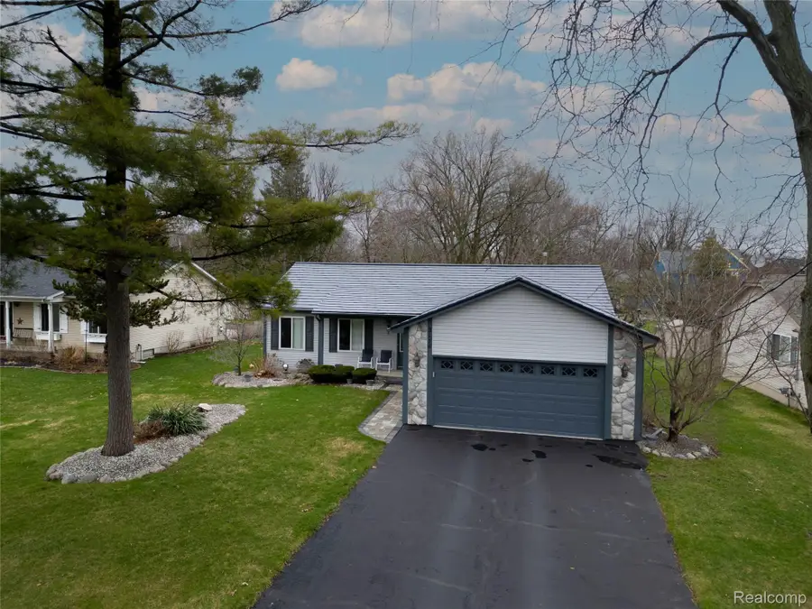 3174 Pirrin Drive, Waterford, MI 48329 - #3