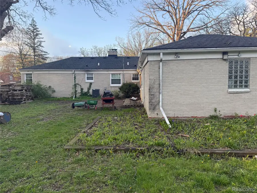 20088 Woodland Street, Harper Woods, MI 48225 - #3