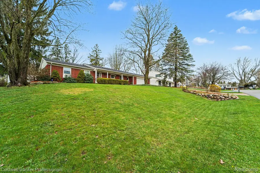 717 Sandstone Drive, Rochester Hills, MI 48309 - #3