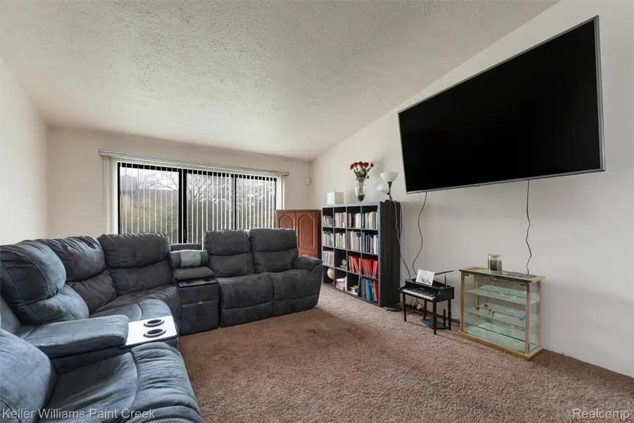 19877 Villa Court W, Southfield, MI 48076 - #3