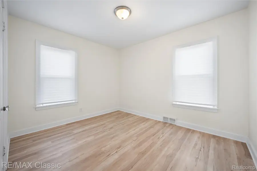 7239 Barrie Street, Dearborn, MI 48126 - #3
