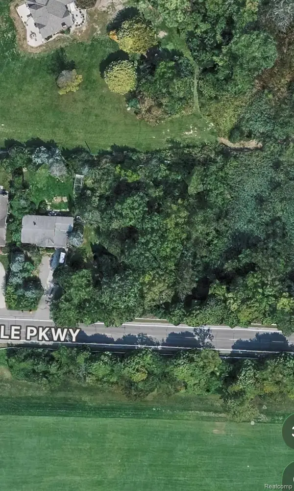 000 Parkway Road, GrosseIle, MI 48138