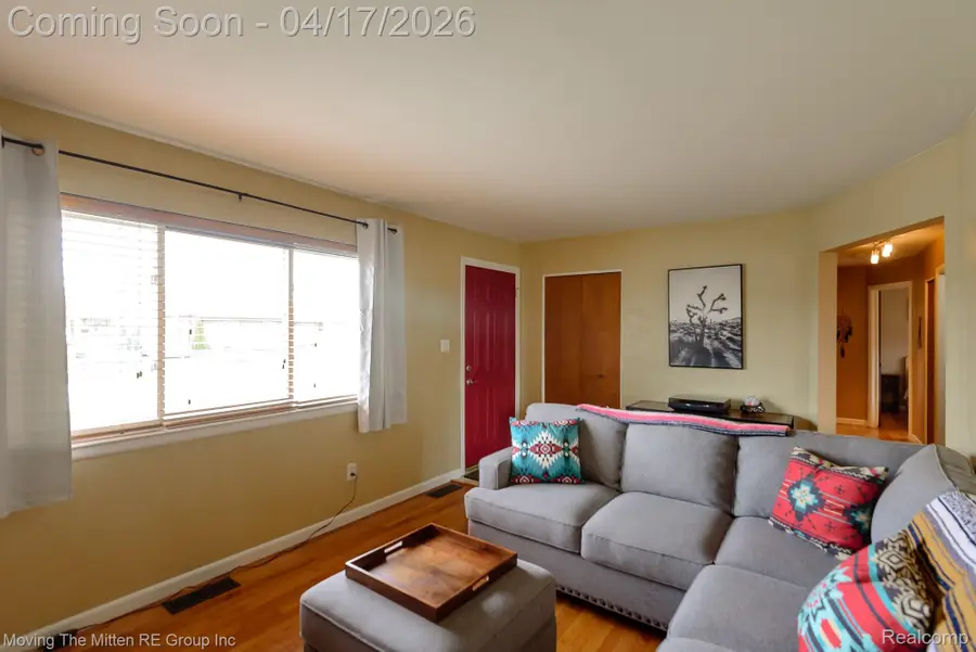 34227 Rosslyn Street, Westland, MI 48185 - #3