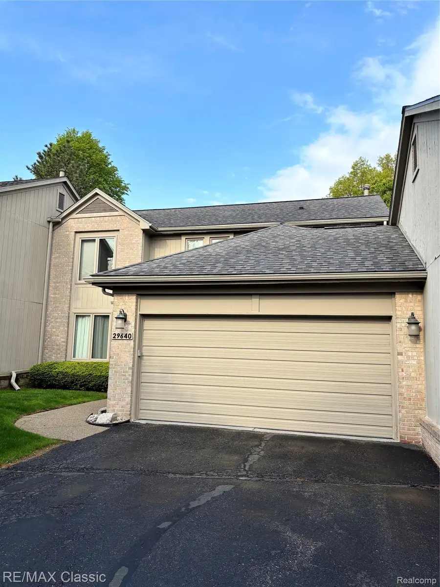 29640 Vista Court, Farmington Hills, MI 48331 - #2