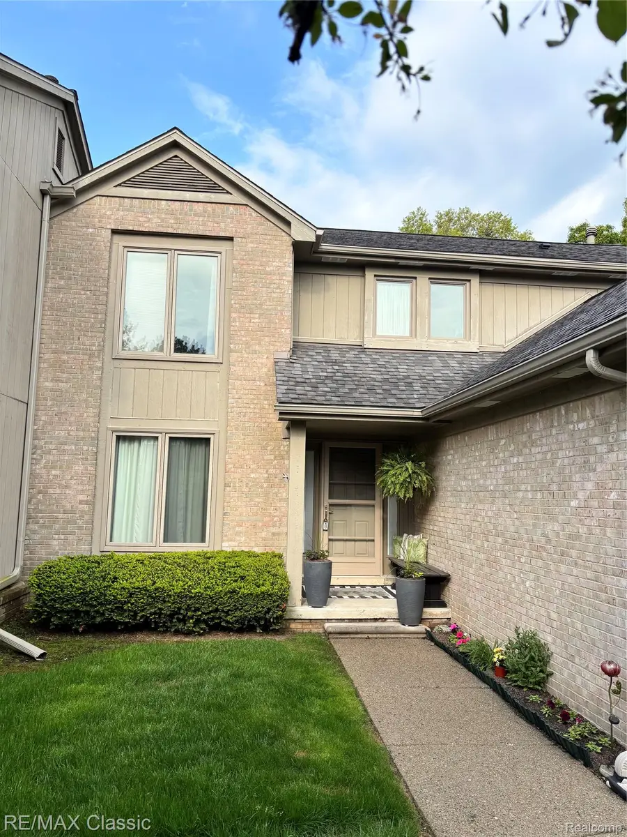 29640 Vista Court, Farmington Hills, MI 48331 - #3