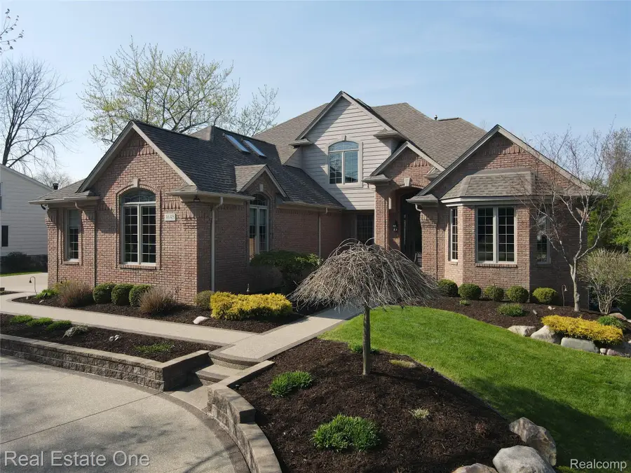 3648 W Tienken Road, Rochester Hills, MI 48306 - #2
