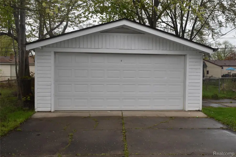 23517 Elmira Street N, Saint Clair Shores, MI 48082 - #2