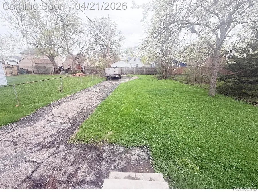1604 E Meyers Avenue, Hazel Park, MI 48030 - #2