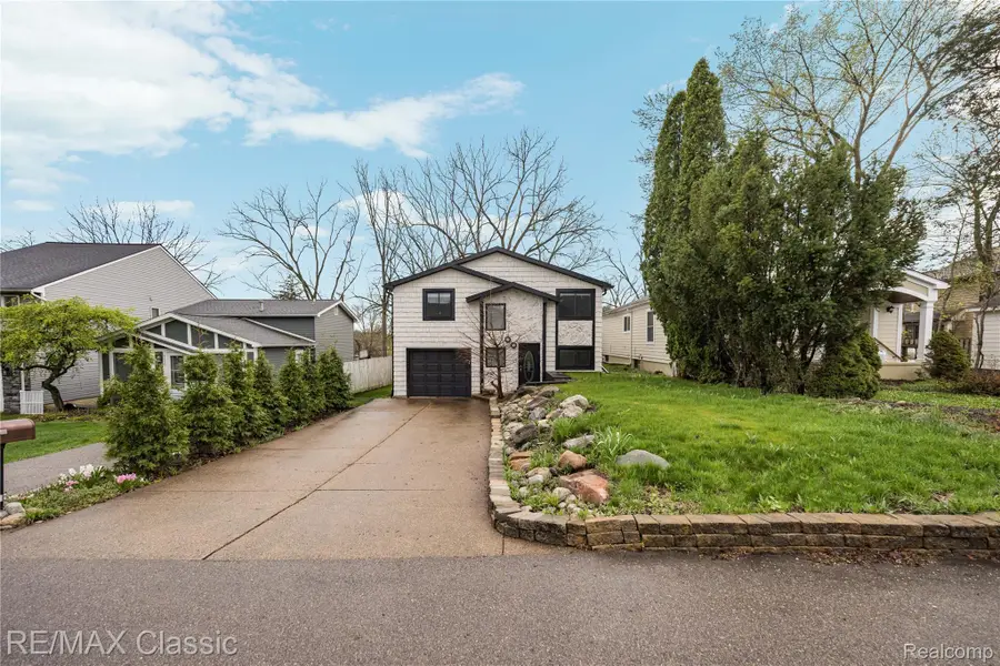 2149 Sunnycrest Drive, West Bloomfield, MI 48323 - #3