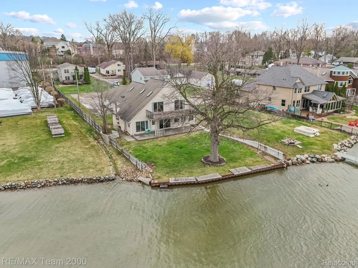 4390 Cass Elizabeth Road, Waterford, MI 48328 - #1