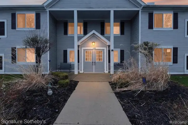 1155 S Lake Drive #71, Novi, MI 48377