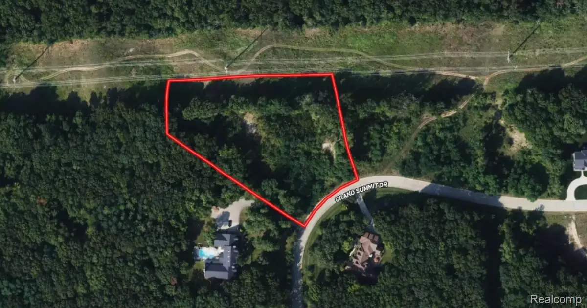 9373 Grand Summit Drive, Fenton, MI 48430 - #1