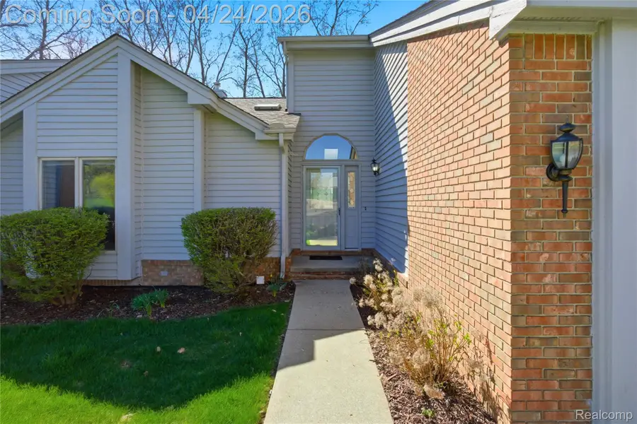 6710 Ridgeview Drive, Clarkston, MI 48346 - #3