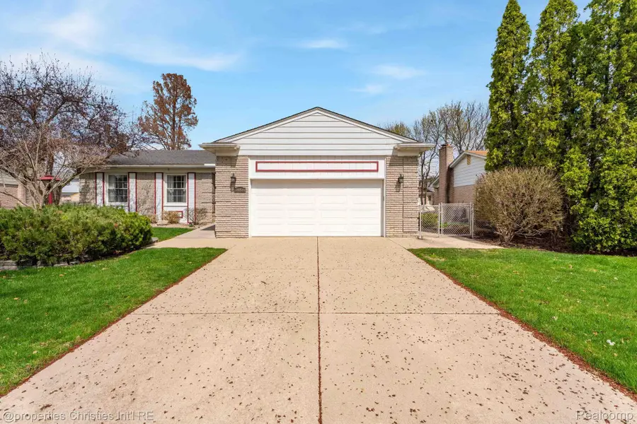 36004 Whitcomb Street, Livonia, MI 48154 - #2