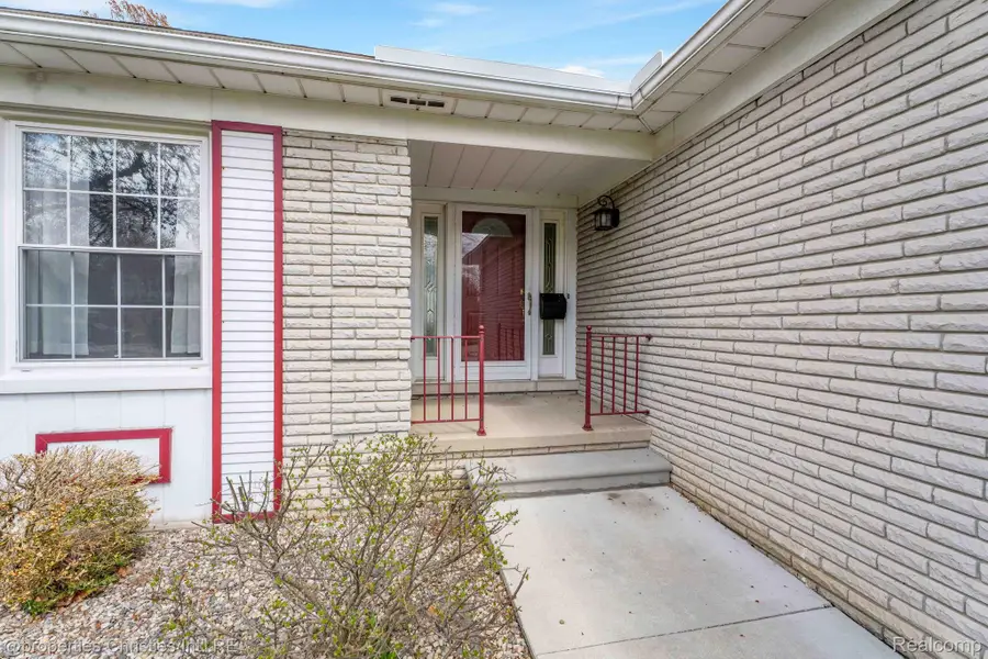 36004 Whitcomb Street, Livonia, MI 48154 - #3