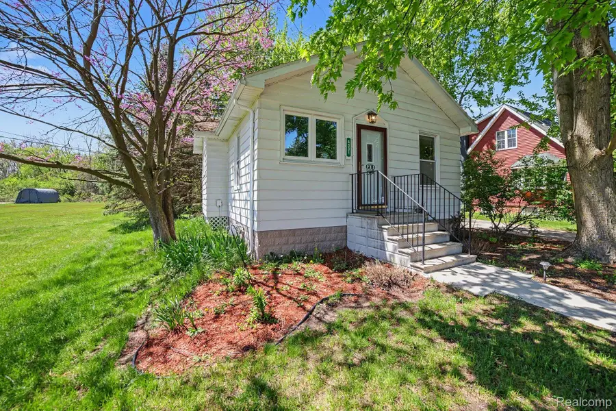 4331 N Michigan Avenue, Saginaw, MI 48604 - #3