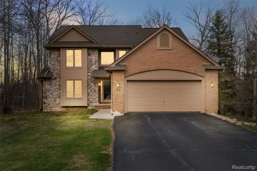 5146 Lagoons Circle #22, West Bloomfield, MI 48323 - #2