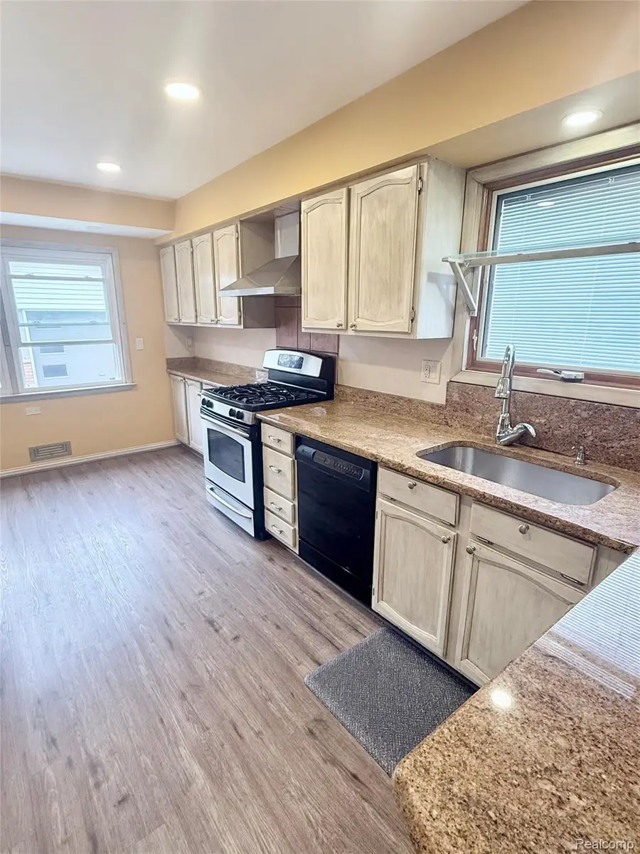 3915 Parkview Drive, Royal Oak, MI 48073 - #2