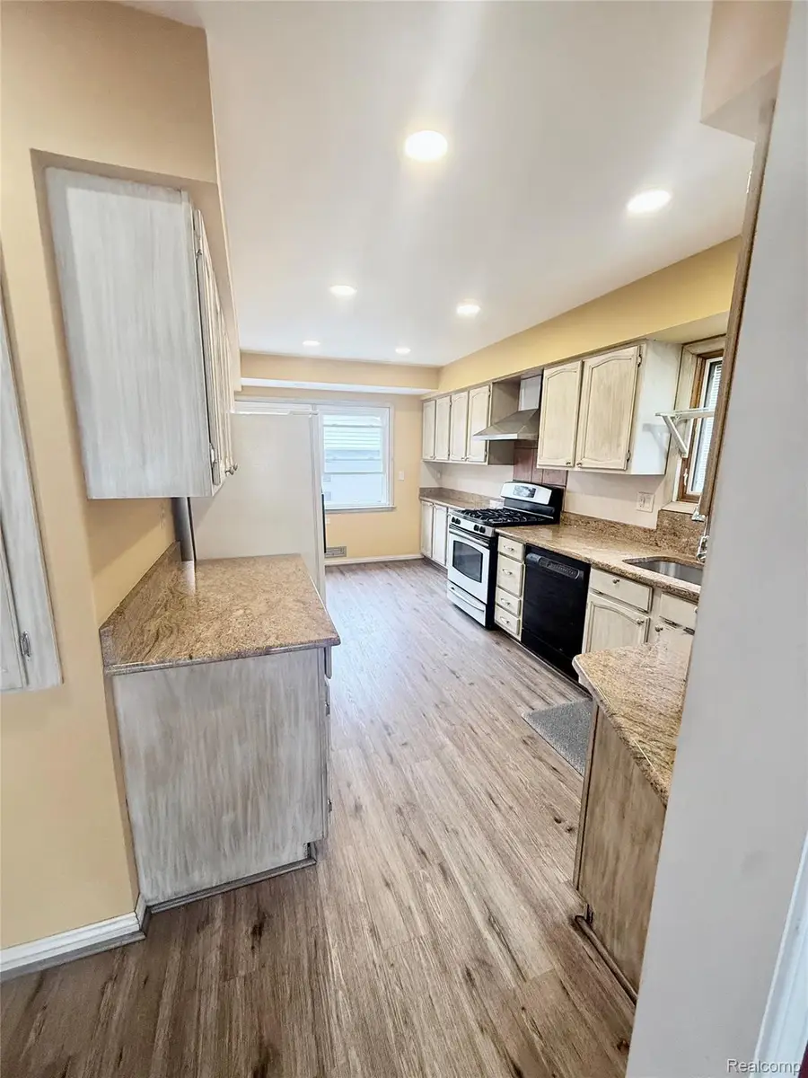 3915 Parkview Drive, Royal Oak, MI 48073 - #3