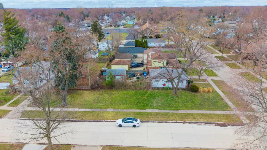 00 Powers Avenue, Dearbornheights, MI 48125 - #2