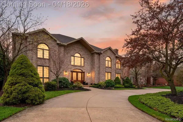 8657 Marquette Drive, GrosseIle, MI 48138