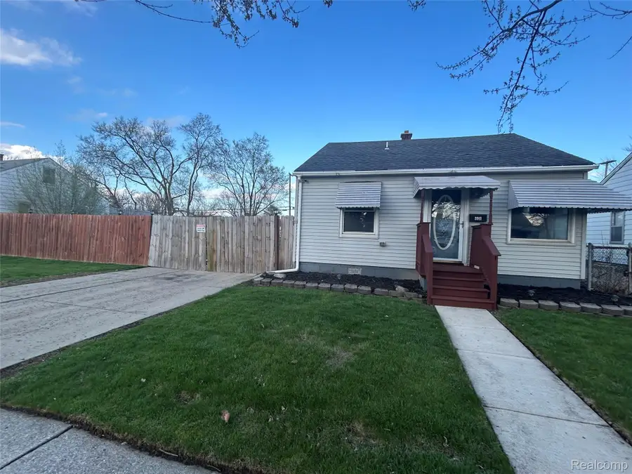 3911 20th Street, Wyandotte, MI 48192 - #2