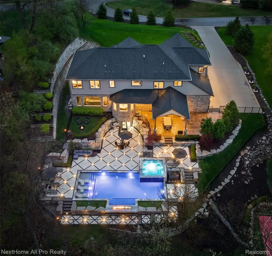 12385 Boulder Pass Drive, Milford, MI 48380 - #2