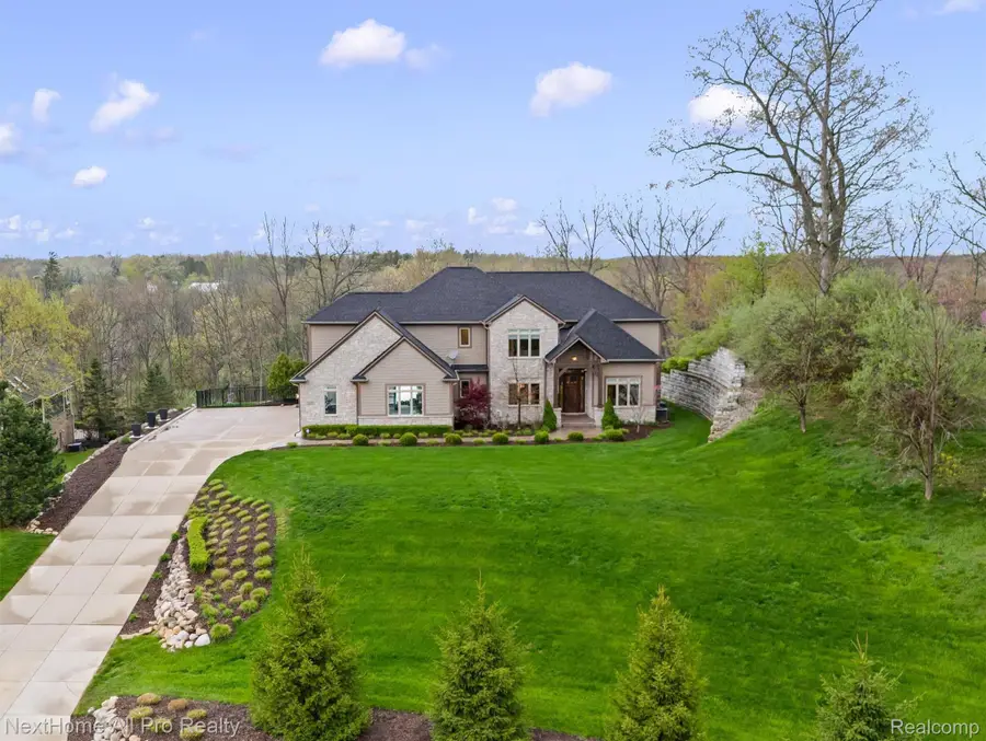 12385 Boulder Pass Drive, Milford, MI 48380 - #3