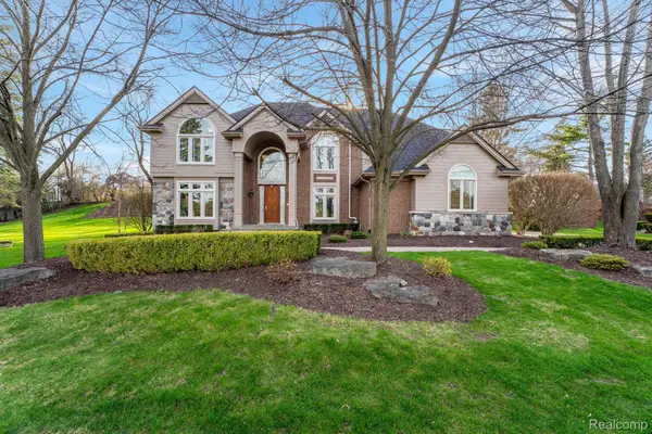 2562 Sequoia Court, Bloomfield, MI 48304