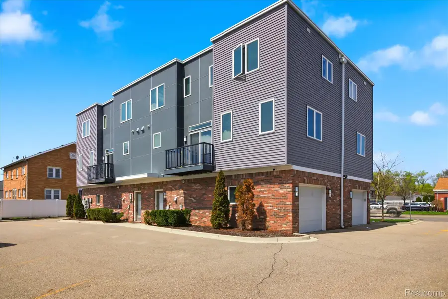 4221 W 14 Mile Road, Royal Oak, MI 48073 - #2