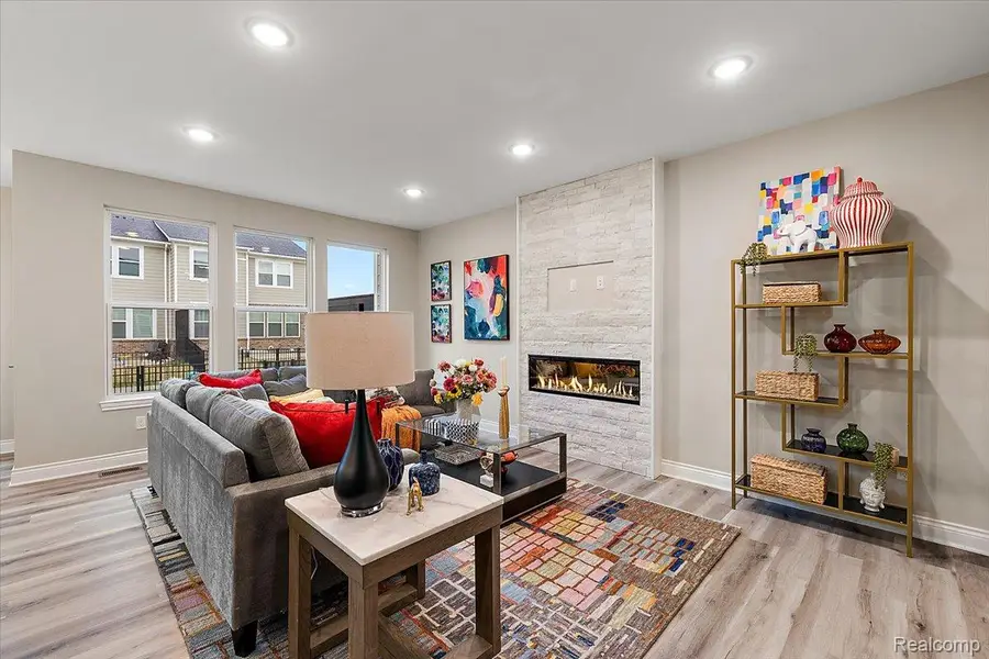 809 Courtland Ln, Troy, MI 48085 - #3