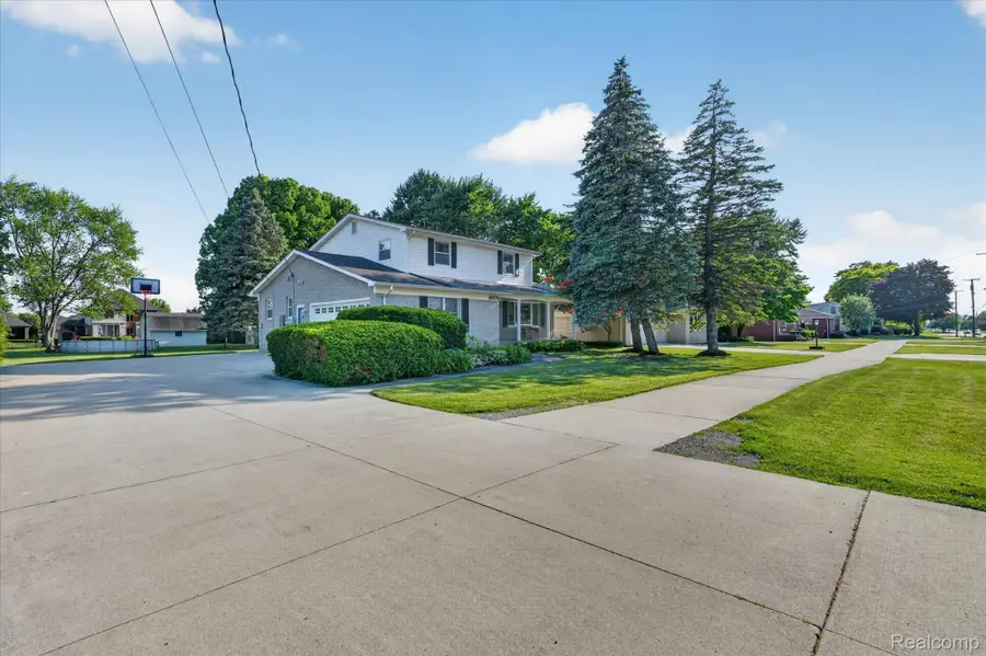 18178 22 Mile Road, Macomb, MI 48044 - #2