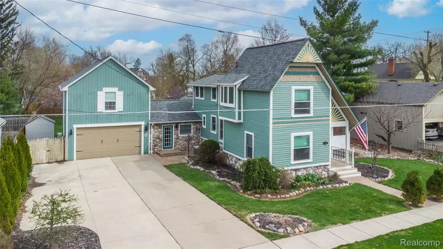 208 W Rockwell Street, Fenton, MI 48430 - #3