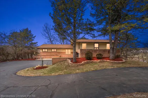 1808 Moors Court, BloomfieldHills, MI 48302