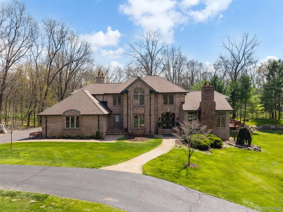 561 Valley Drive, Milford, MI 48381 - #3