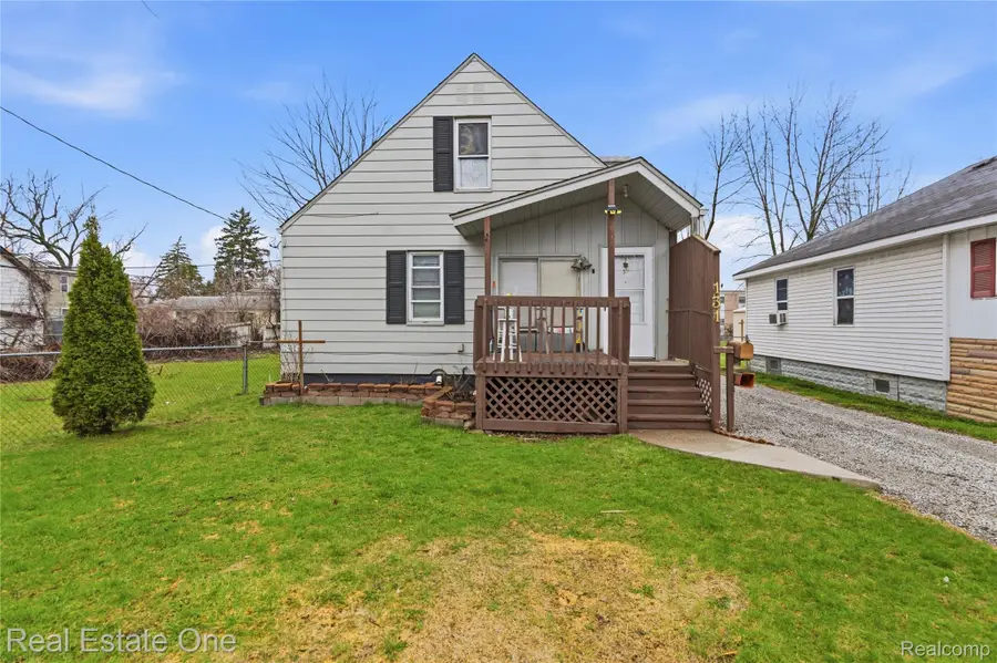 131 N Josephine Avenue, Waterford, MI 48328 - #2